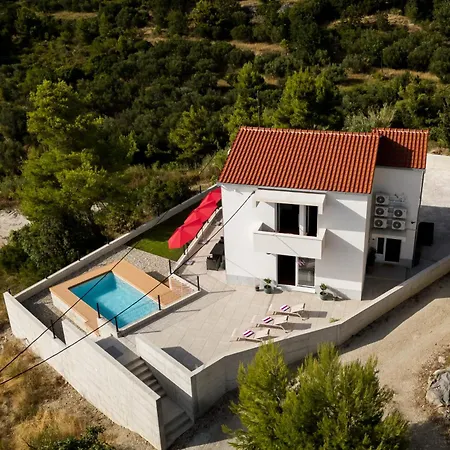 Villa Nova Hillside Oasis With Heated Pool *