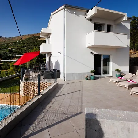 Privately Located Nova With Heated Pool Villa