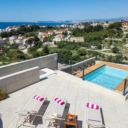 Nova Quiet 3-bed Workation Retreat & Wifi Podstrana