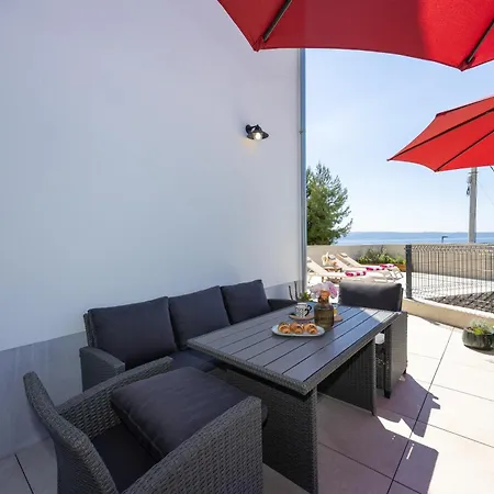Nova - Isolated Oasis & Heated Sea View Pool Podstrana